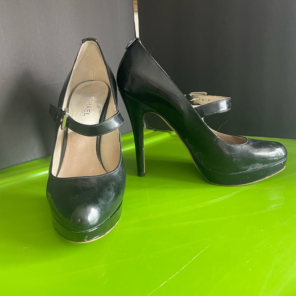 Michael Kors stiletto platforms in a size 7 1/2.   #188